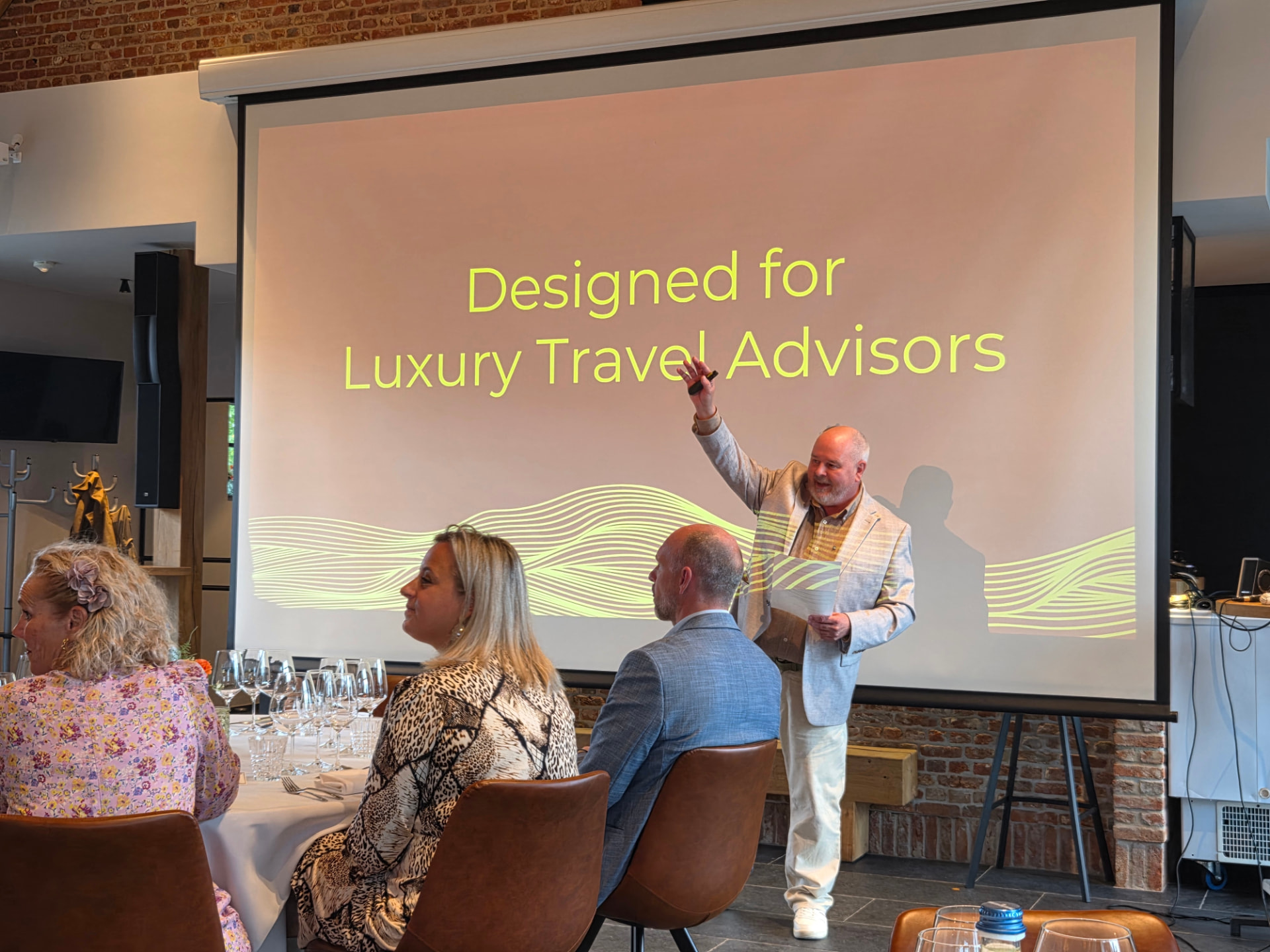 Presentatie voor luxe reisadviseurs tijdens de Footprints avond