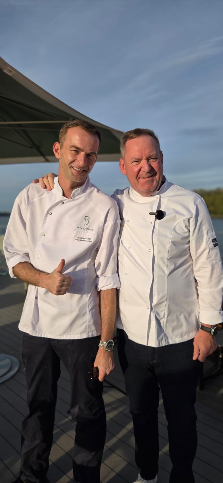 Dirk Rosiers samen met Johannes Bär, hoofdchef van Riverside, aan boord van Riverside Ravel