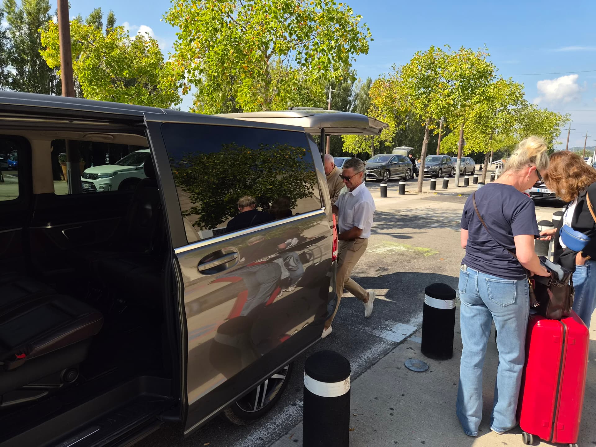 Privétransfer van Riverside bij aankomst in Avignon