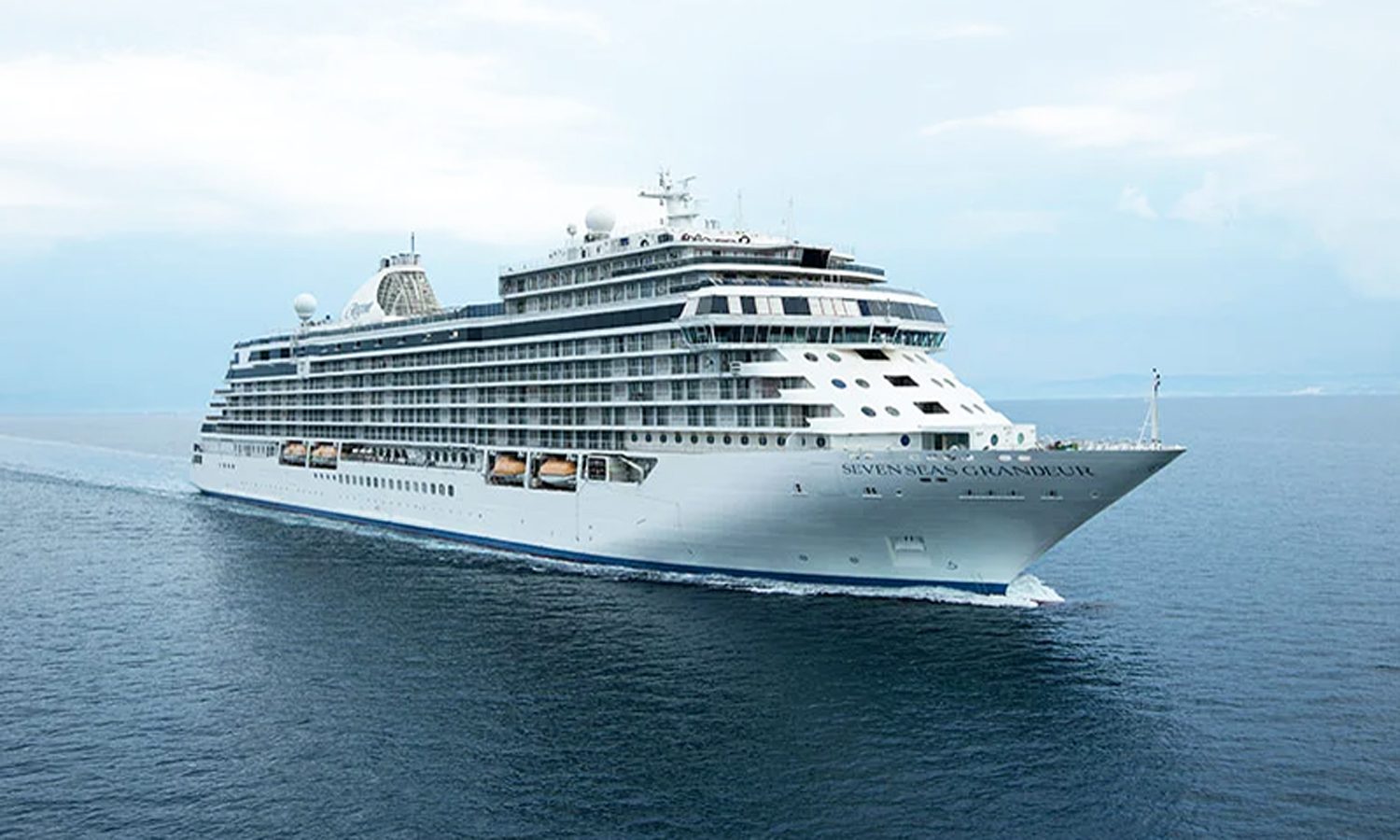 Seven Seas Grandeur op zee