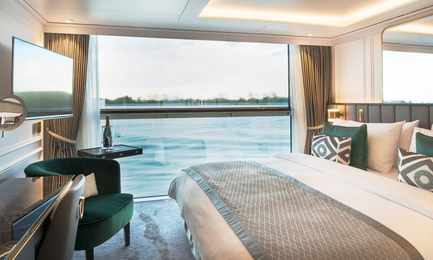 Suite met panoramaraam en rivierzicht aan boord van Riverside