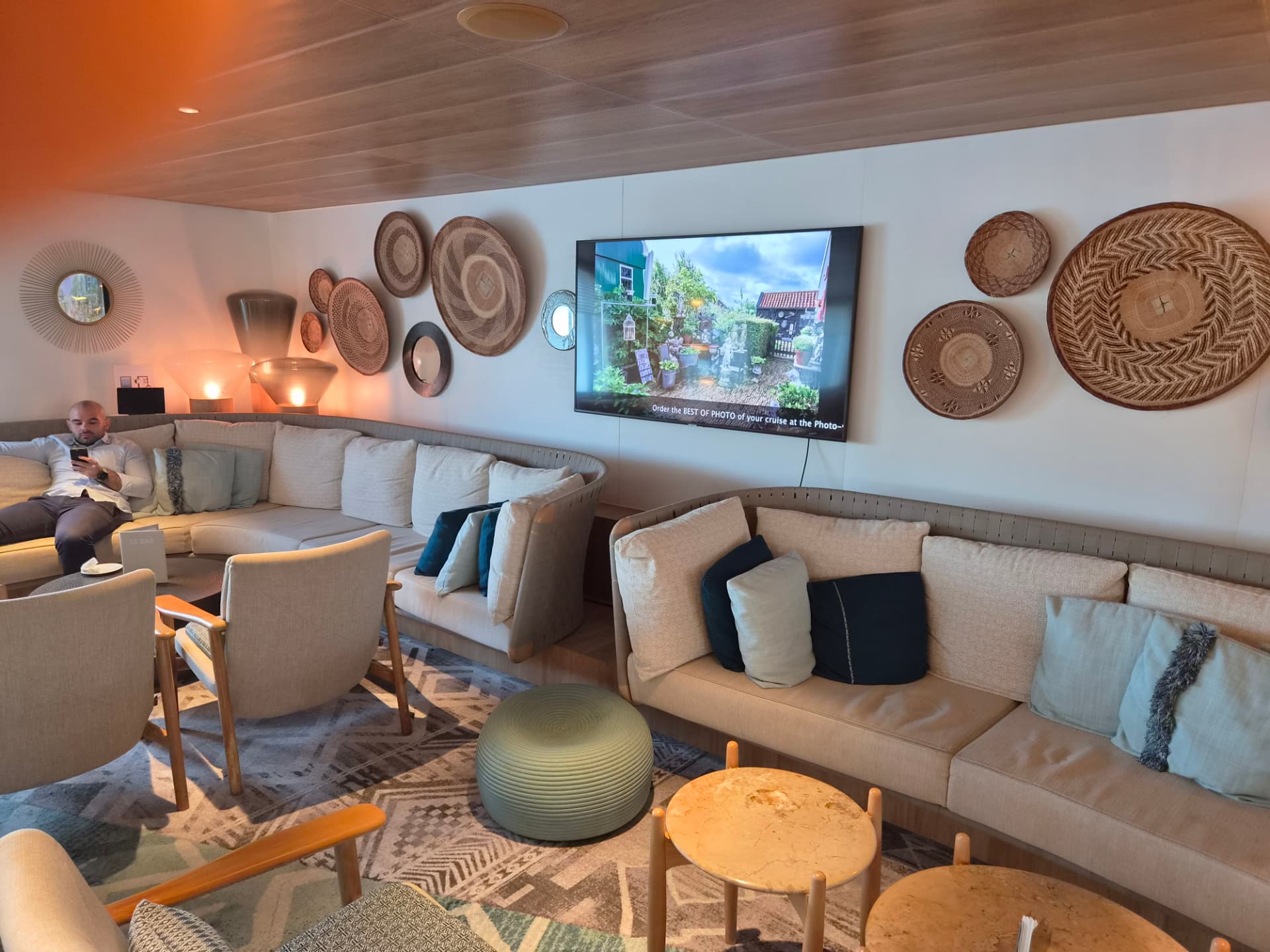 De lounge: licht, modern en typisch Frans verfijnd