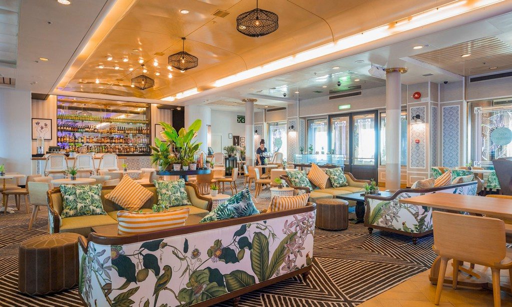 Ambassador Cruise LIne beeld 06 — ambassador cruise line