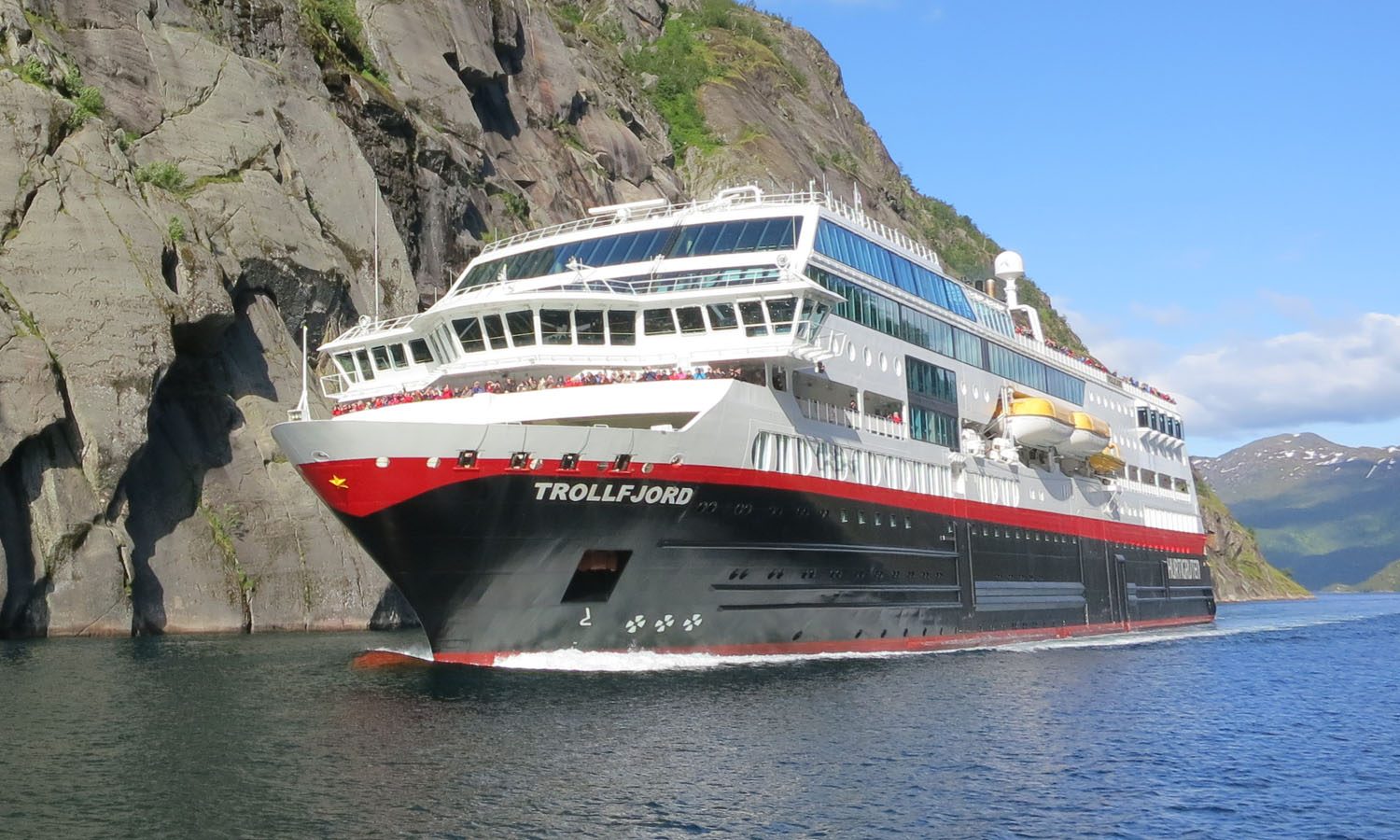Trollfjord — hurtigruten