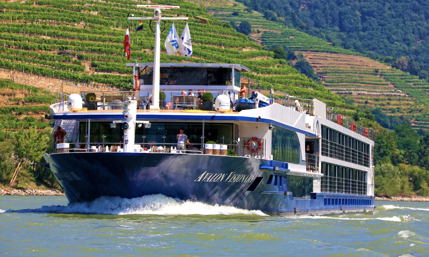 Avalon Visionary op zee, foto van Patrick Parez