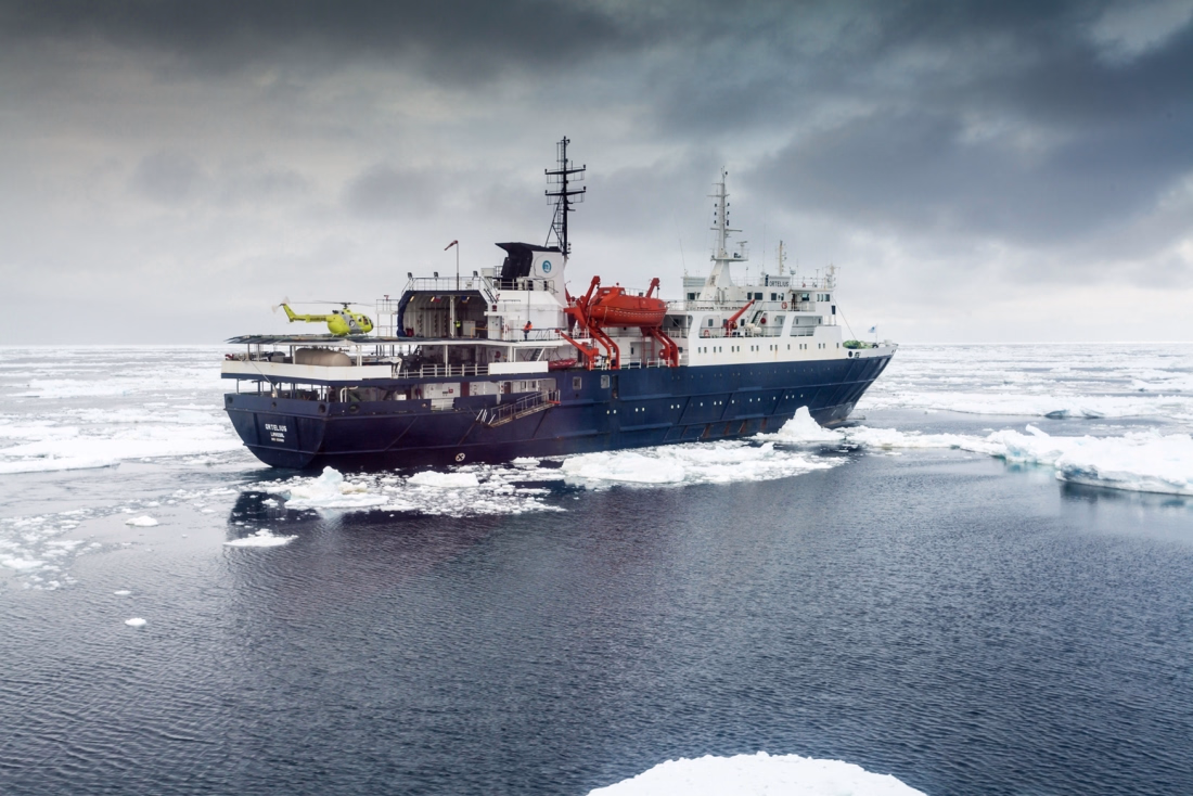 M/V Ortelius in poolwateren