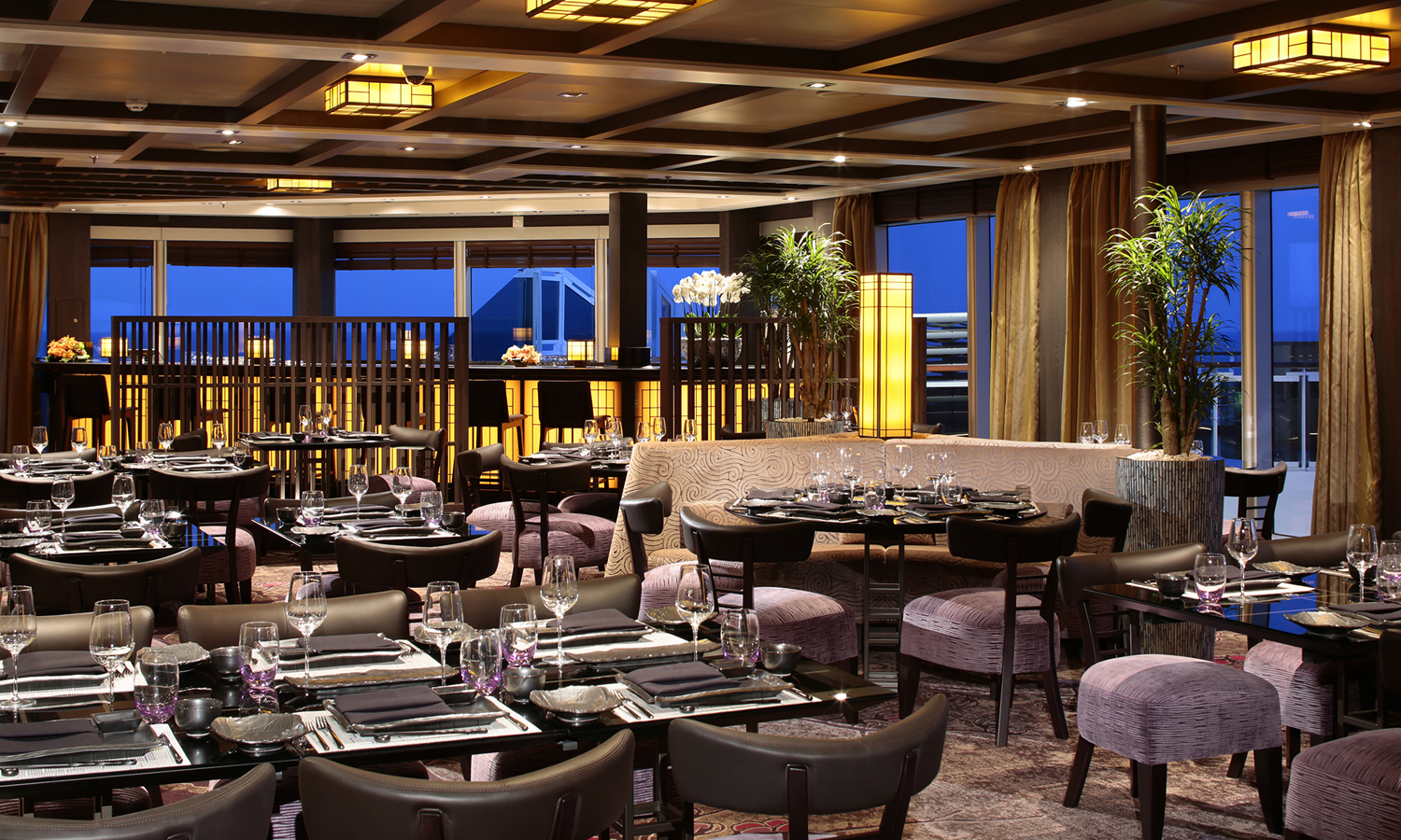 Tamarind restaurant aan boord van Koningsdam
