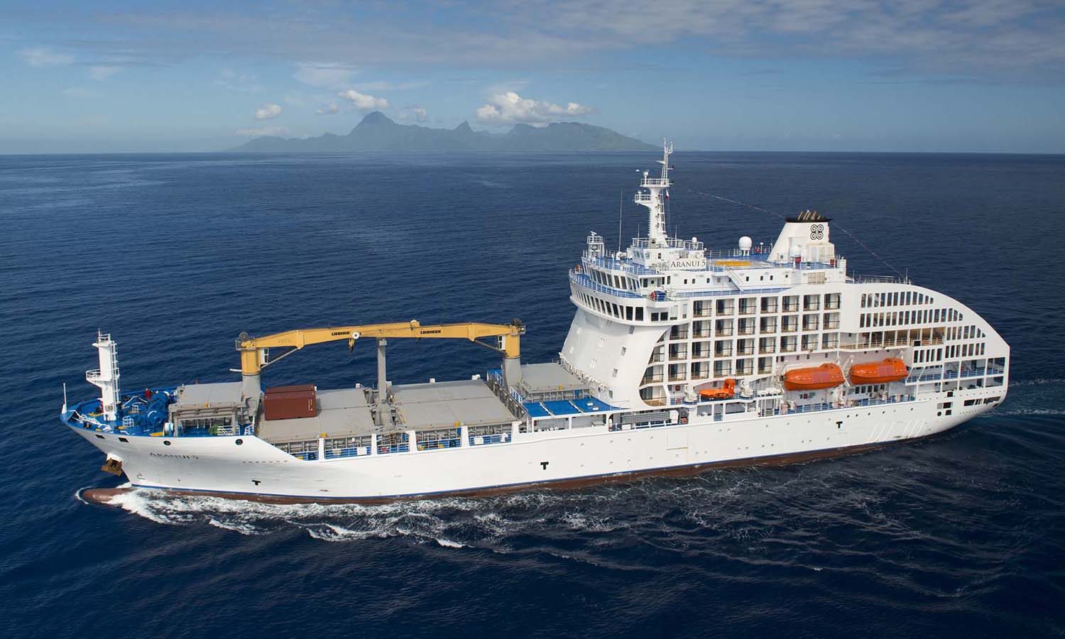 Aranui 5 op zee, foto van Patrick Parez