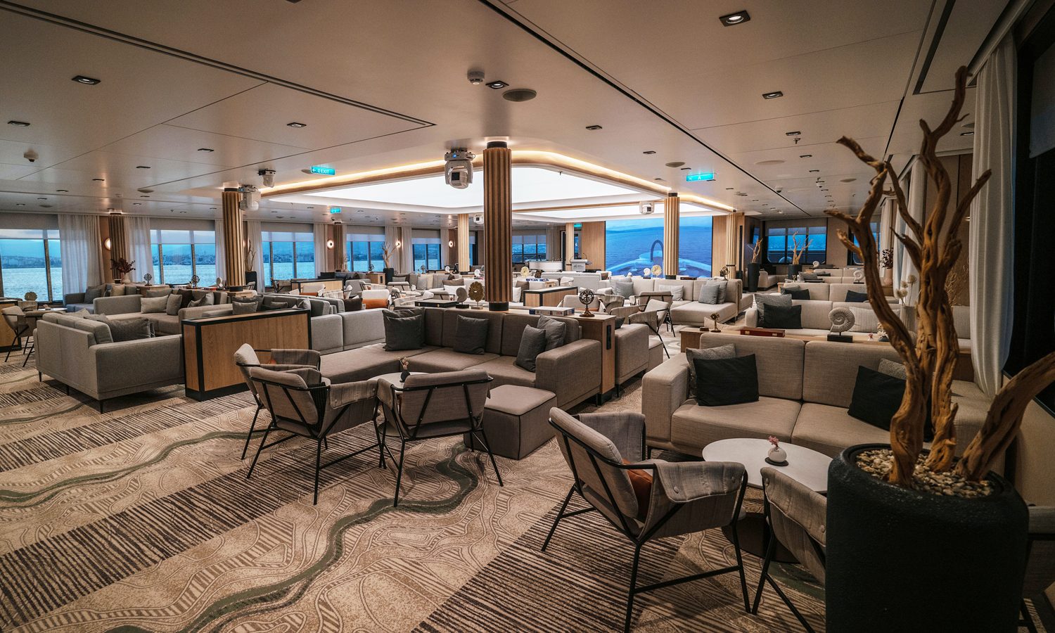Swan Hellenic SH Diana lounge website — swan hellenic