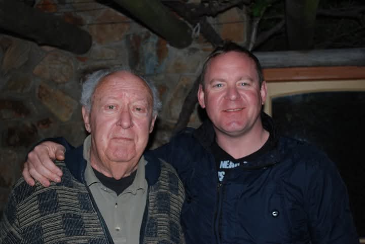 Dirk Rosiers samen met filmmaker Jans Rautenbach in Zuid-Afrika
