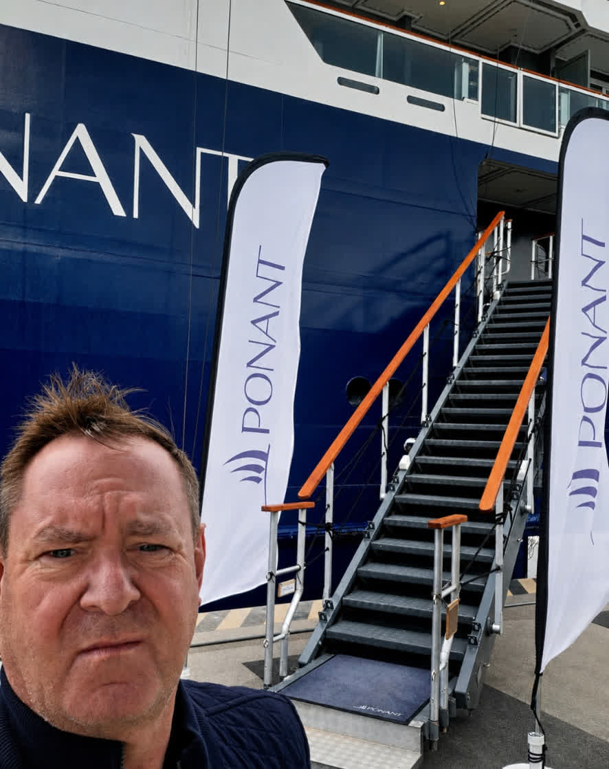 Aan de loopbrug van Le Champlain in Antwerpen
