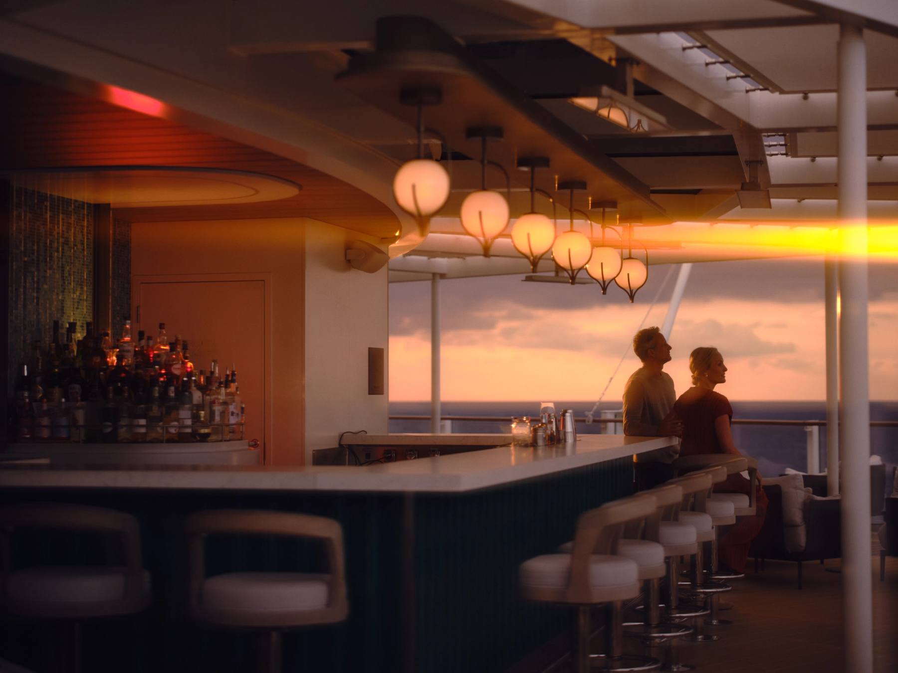 Dusk Bar aan boord van Silver Ray