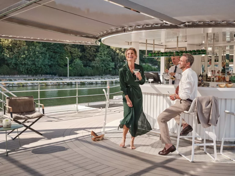 Restaurant aan boord van de Riverside Ravel