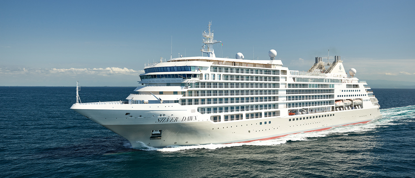 Luxueus cruiseschip op zee — cruisereizen geboekt via Springbok Travel